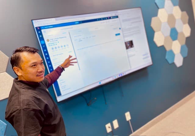 Microsoft support technician helping St. Catharines business