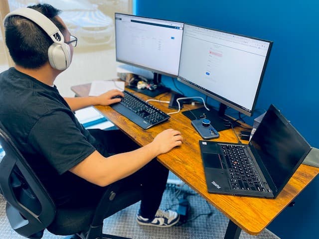 Computer technician providing support in St. Catharines